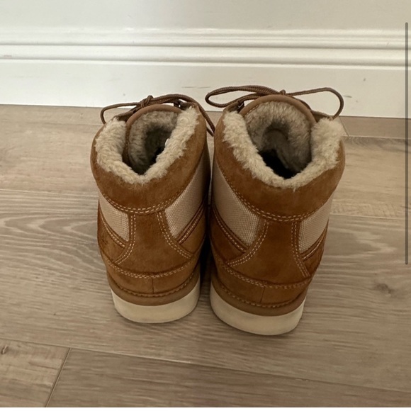 UGG HIGHLAND FIELD BOOT SHEEPSKIN BOOTS WOMEN 7 - Picture 2 of 4